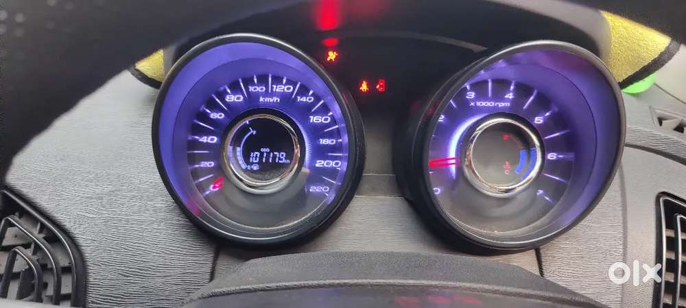 Mahindra Xuv500 2017 Diesel 101000 Km Driven Fully Used By Family Car.