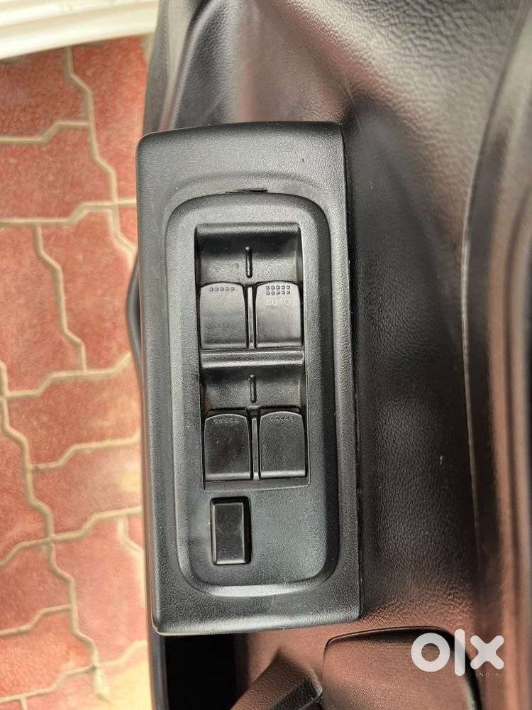 Maruti Suzuki Swift Lxi Option, 2022, Petrol