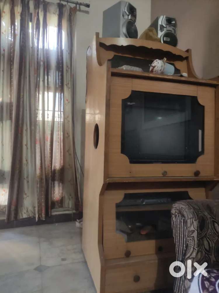 Tv trolly for sell with tv working condition