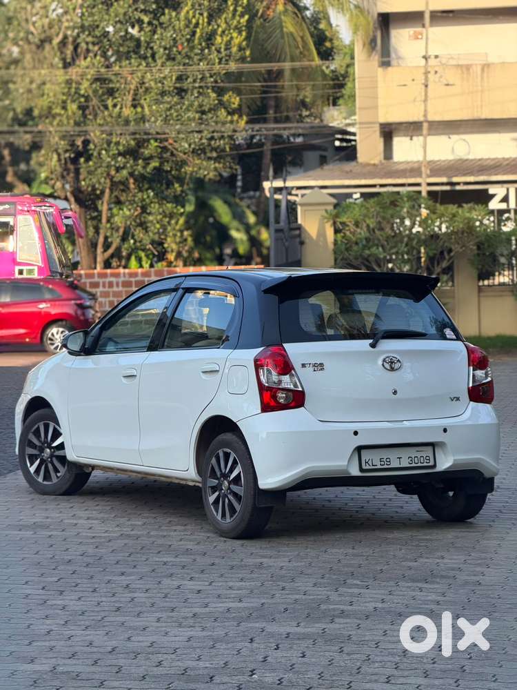 Toyota Etios Liva Vx Dual Tone, 2018, Petrol