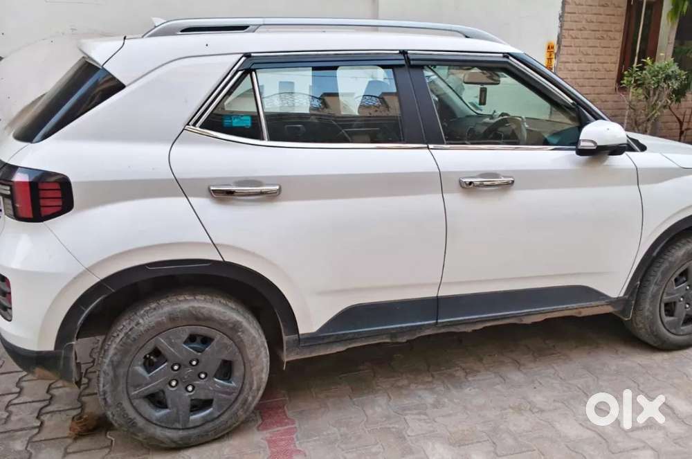 Hyundai Venue 1.2 S (o), 2024, Petrol