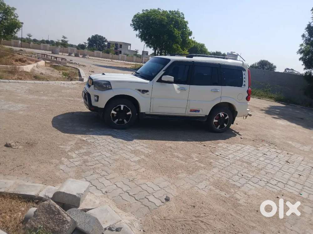 Mahindra Scorpio Diesel S11 दिसम्बर 2017