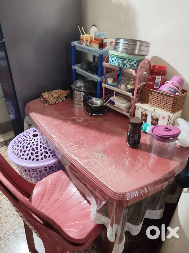 Plastic dinning