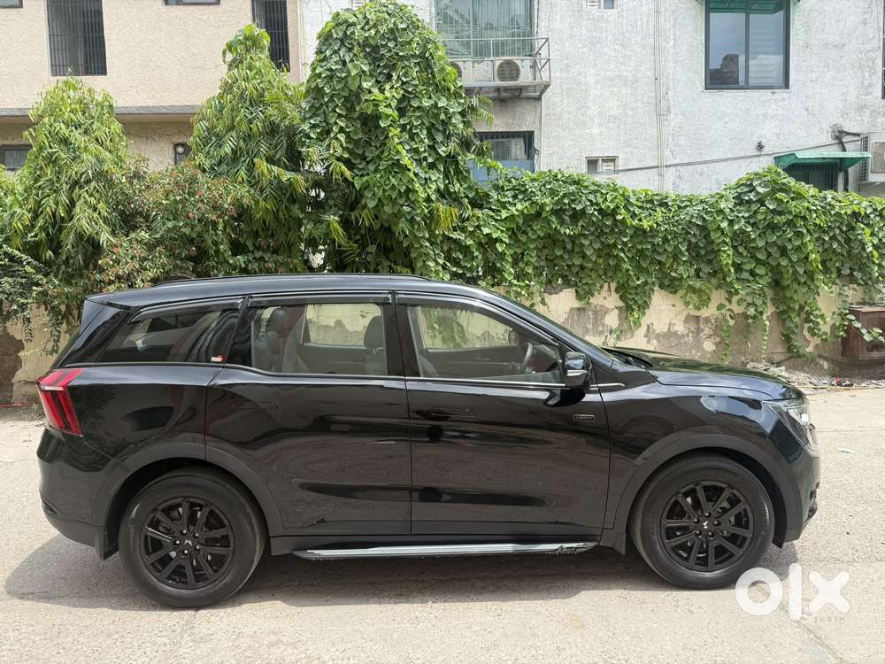 Mahindra Xuv700 2.0 Ax 7 Petrol At Str, 2025, Petrol