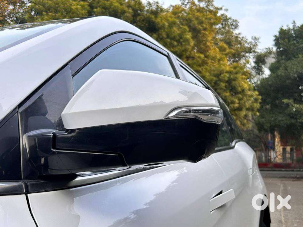 Mahindra Xuv700 2.0 Ax 7 Petrol At Luxury Pack Str, 2026, Petrol