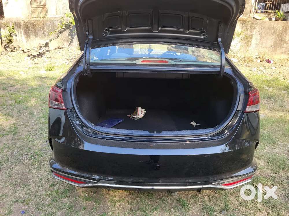 Hyundai Verna 1.5 Mpi Sx (phantom Black)