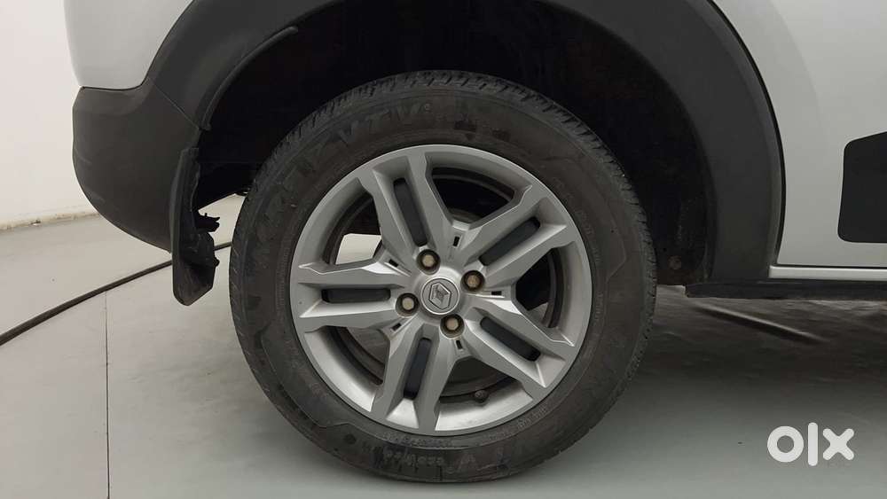 Renault Triber Rxz, 2023, Petrol