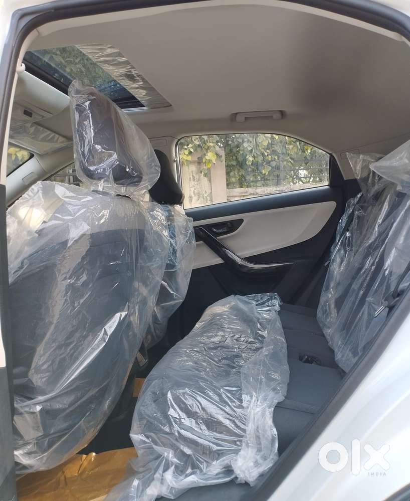 Tata Nexon, 2025, Petrol