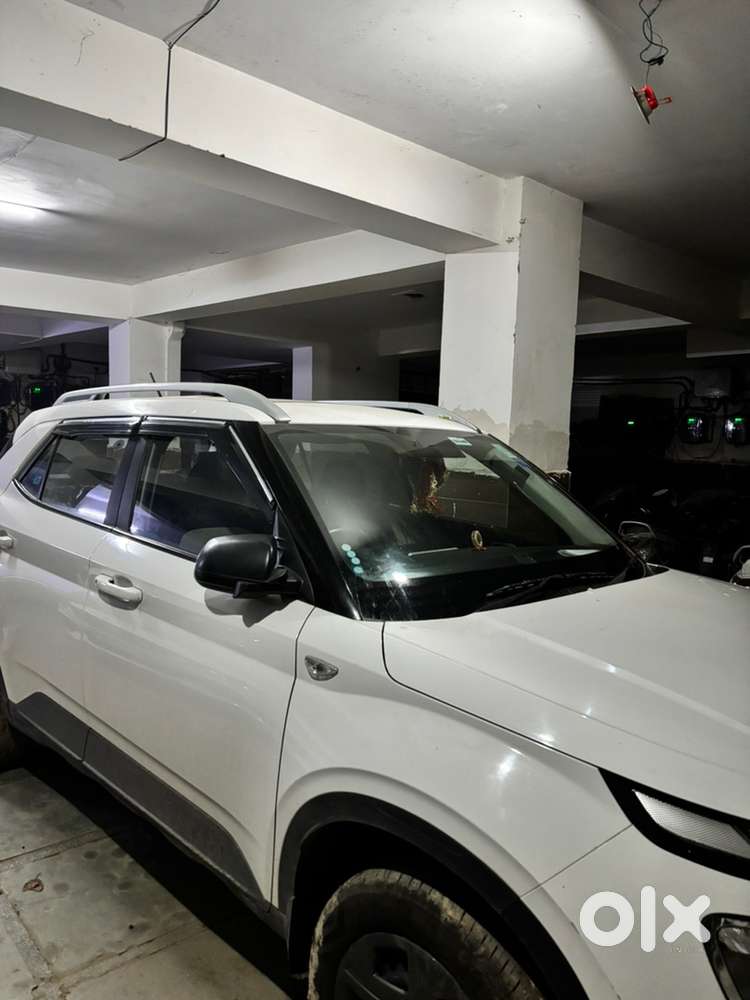 Hyundai Venue Petrol Manual 2024