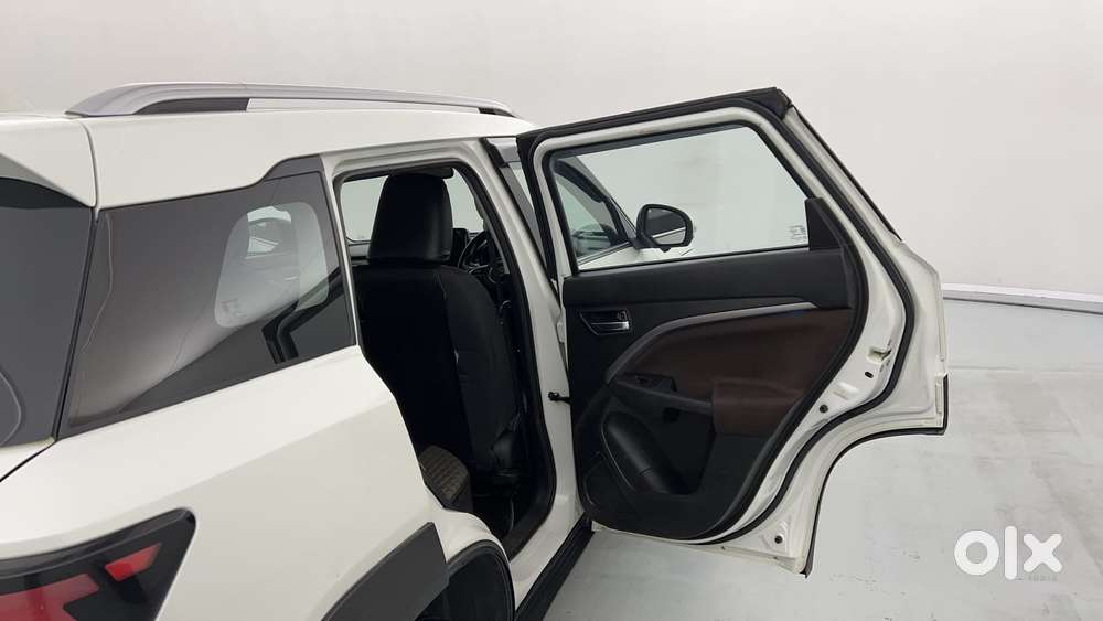 Maruti Suzuki Brezza 1.5 Zxi At Smart Hybrid Dual Tone, 2023, Petrol