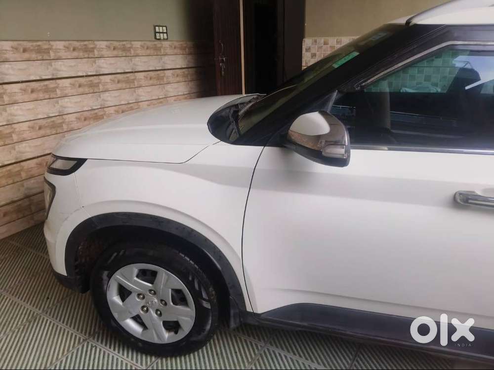 Hyundai Venue 2022 Petrol 35771 Km Driven