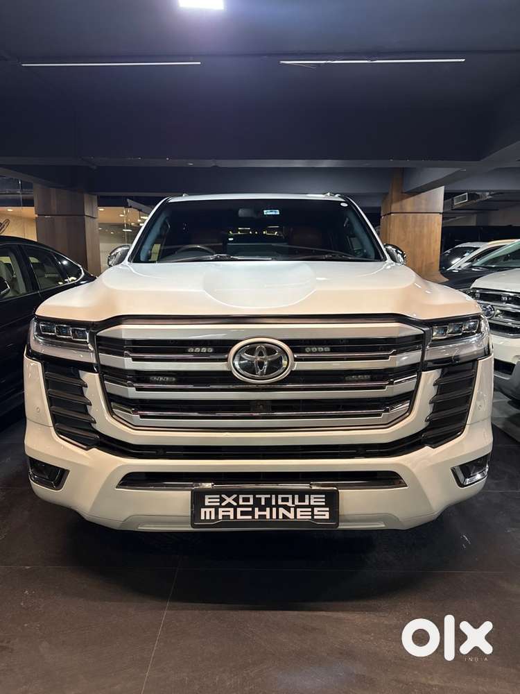 Toyota Innova Hycross