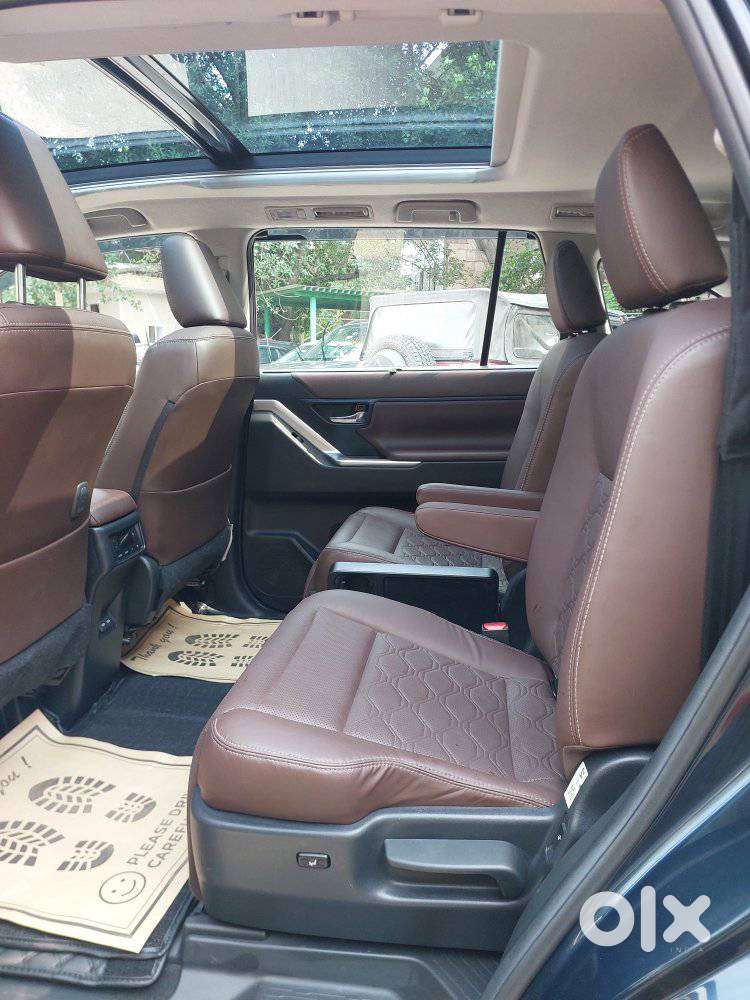 Toyota Innova Hycross 2.0 Zx (o) Hybrid 7 Str, 2025, Petrol