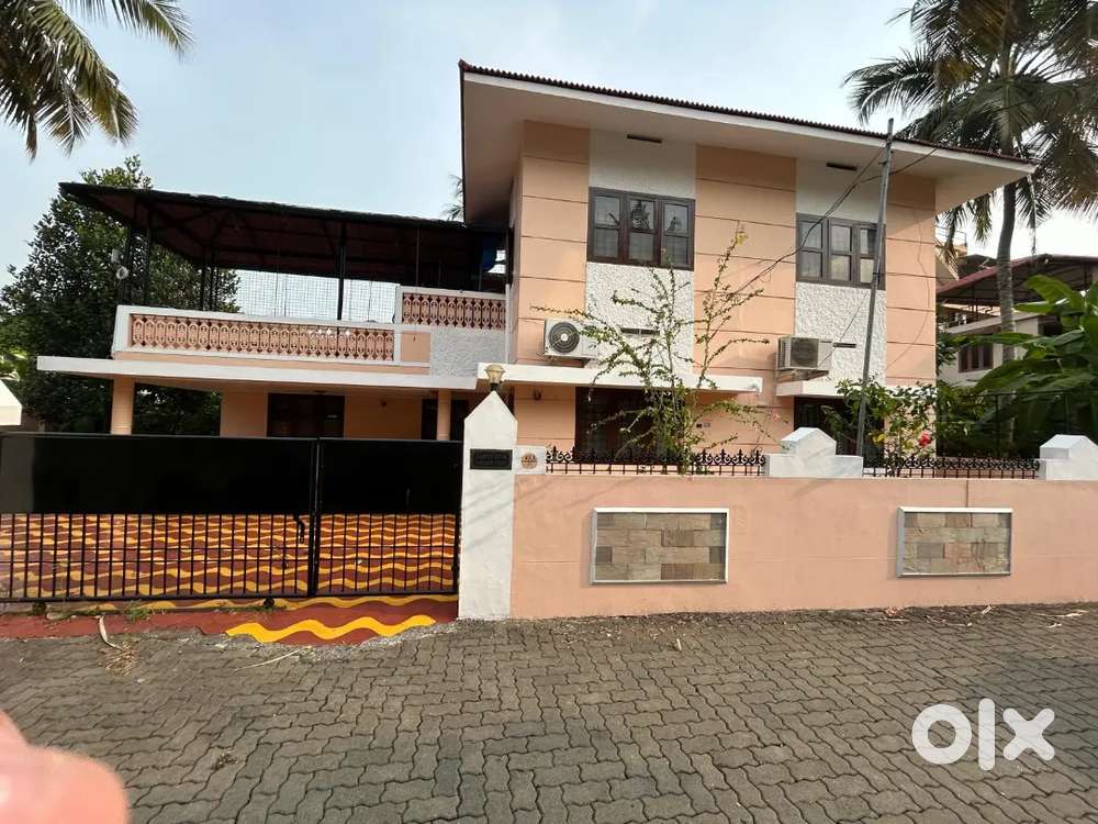 4BHK+ in Kakkanad