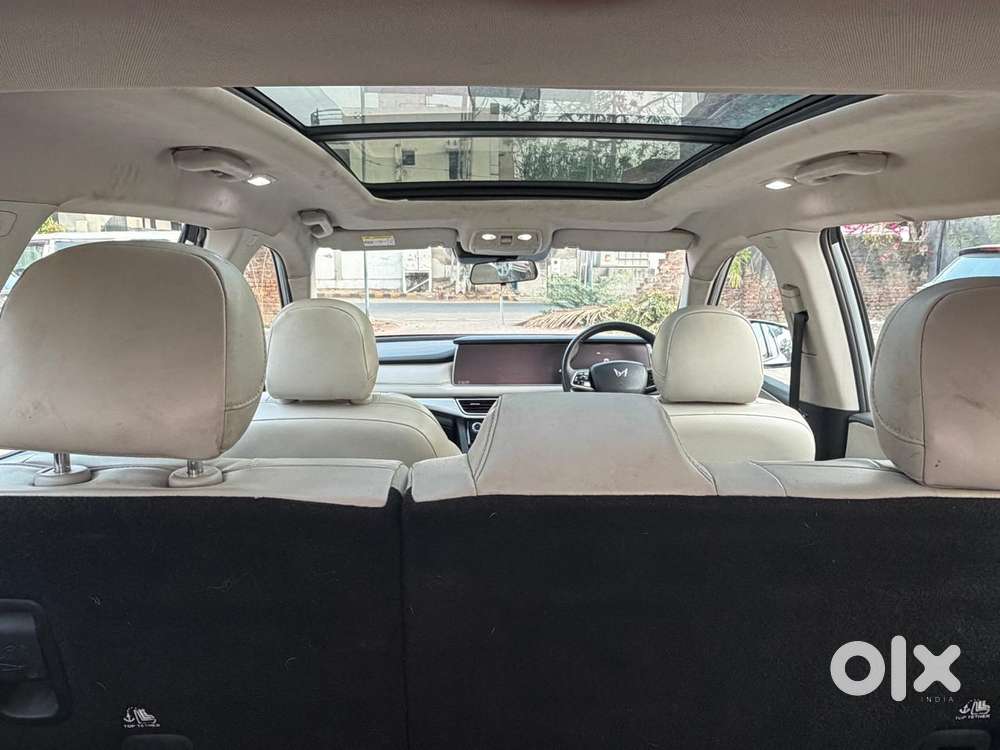 Mahindra Xuv700 2.2 Ax 7 Diesel At Str, 2022, Diesel