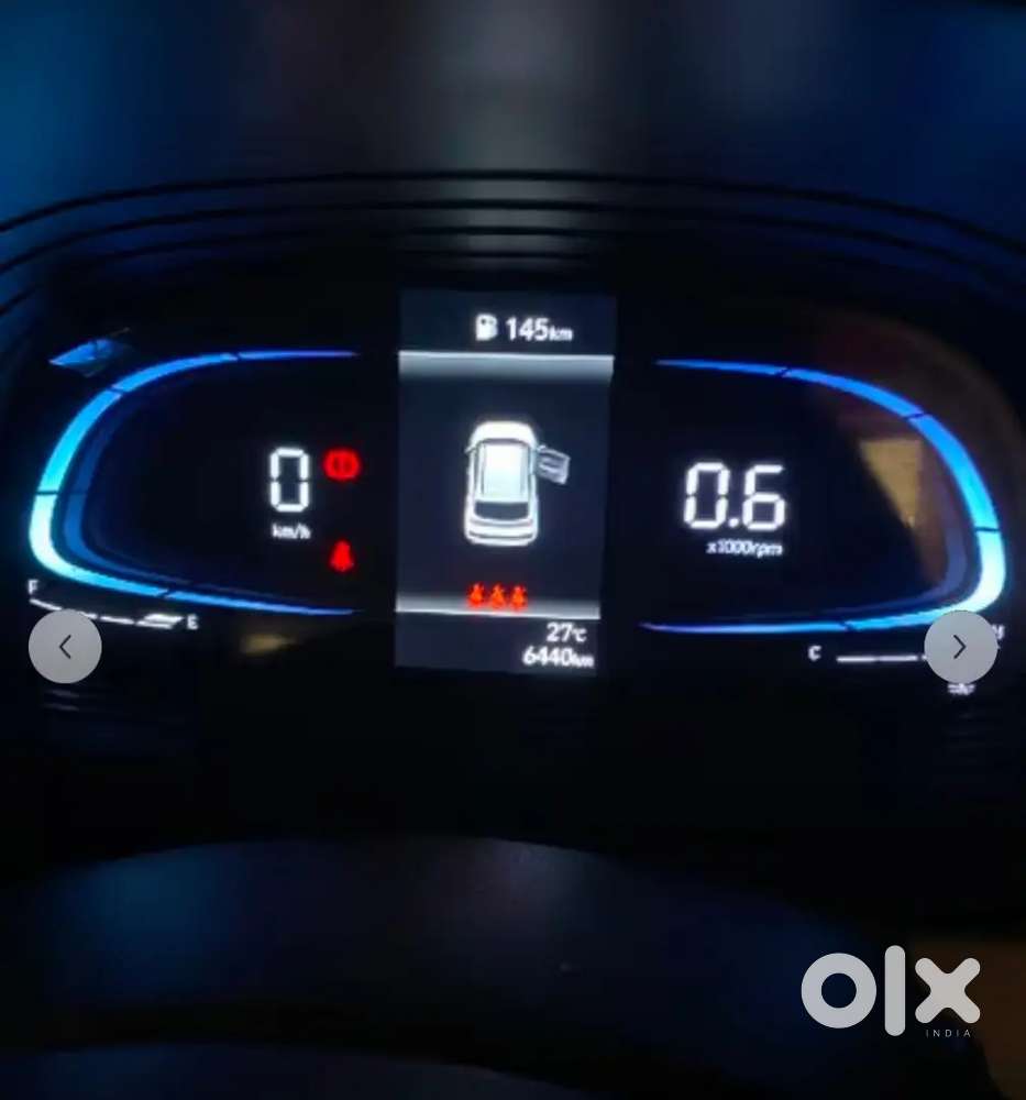 Hyundai Venue 2025 Petrol 6700 Km Driven