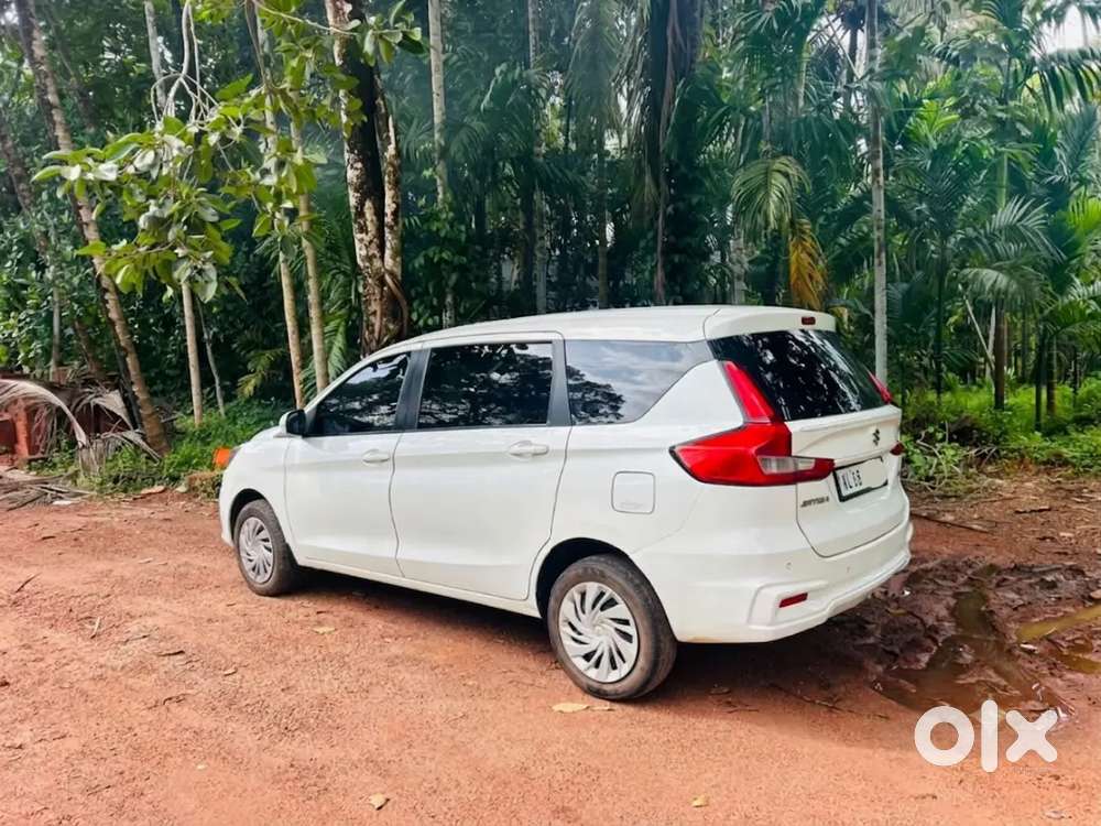 Maruti Suzuki Ertiga 2024 Petrol 33000 Km Driven No Claim