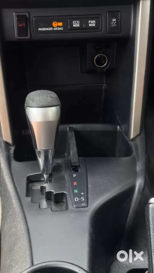 Toyota Innova Crysta 2.8 Zx At 7 Seater, 2016, Diesel