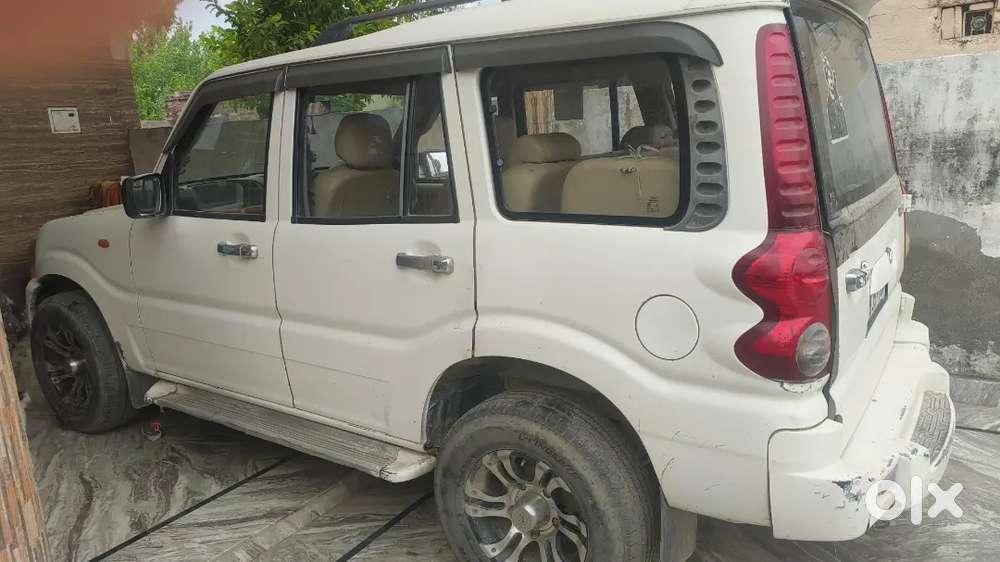 Mahindra Scoripyo One Hand Drive Army Person Use All Ok And Orignle Ee