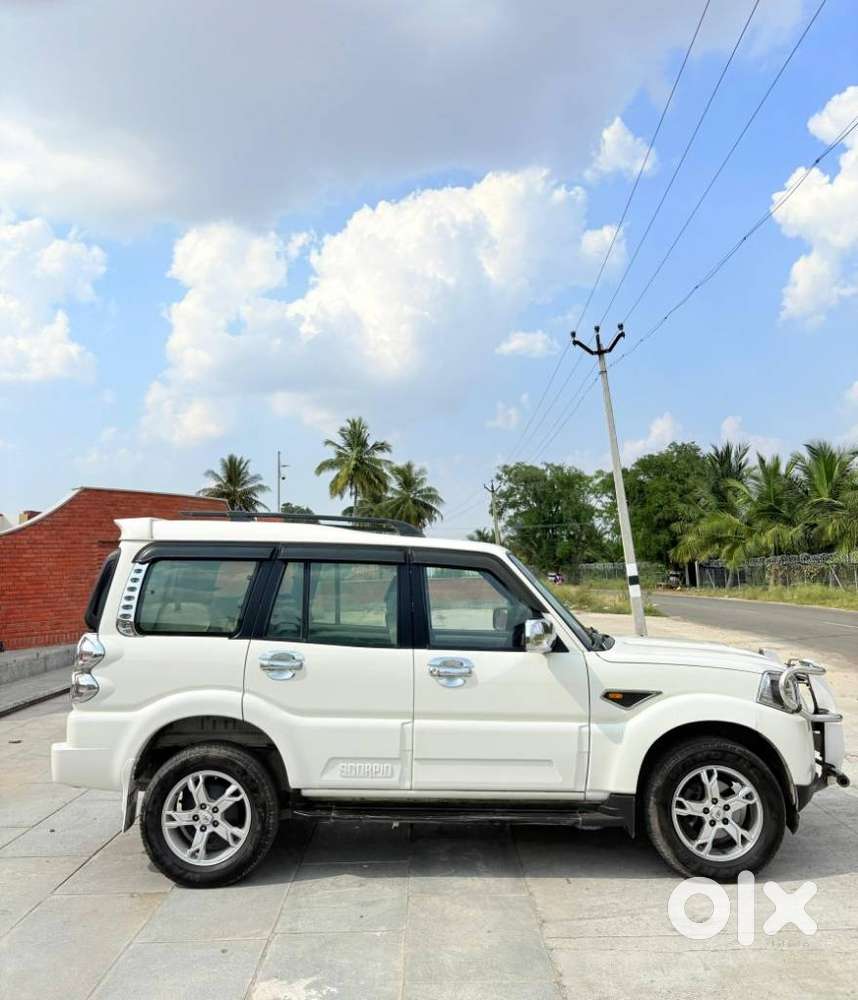 Mahindra Scorpio S10, 2017, Petrol