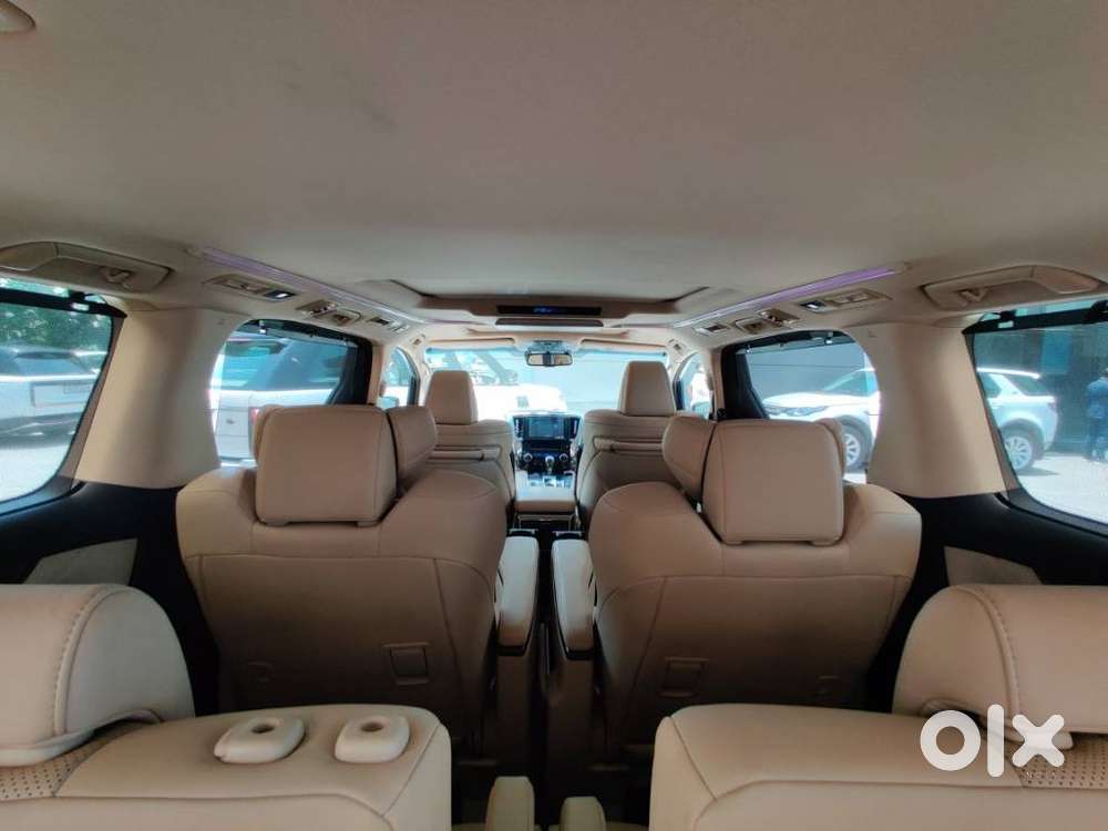 Toyota Vellfire 2.5 Executive Lounge, 2022, Petrol