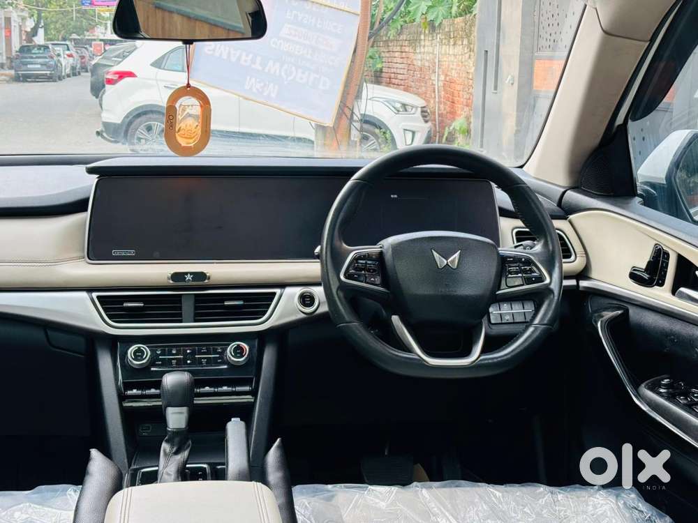 Mahindra Xuv700 2.0 Ax 7 Petrol At Str, 2021, Petrol
