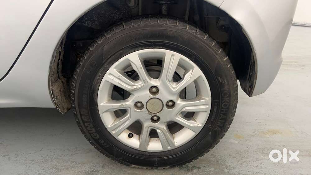 Tata Tiago Xza, 2017, Petrol