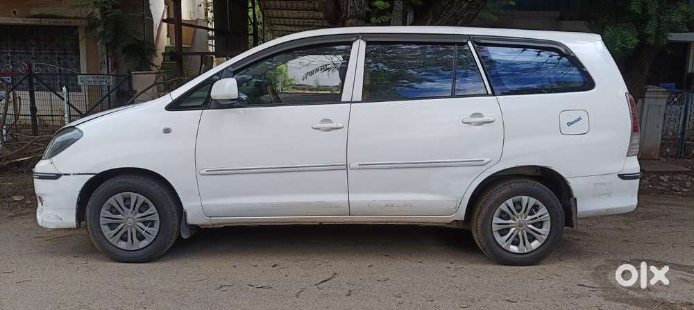 Toyota Innova 2.5 G (diesel) 8 Seater, 2011, Diesel