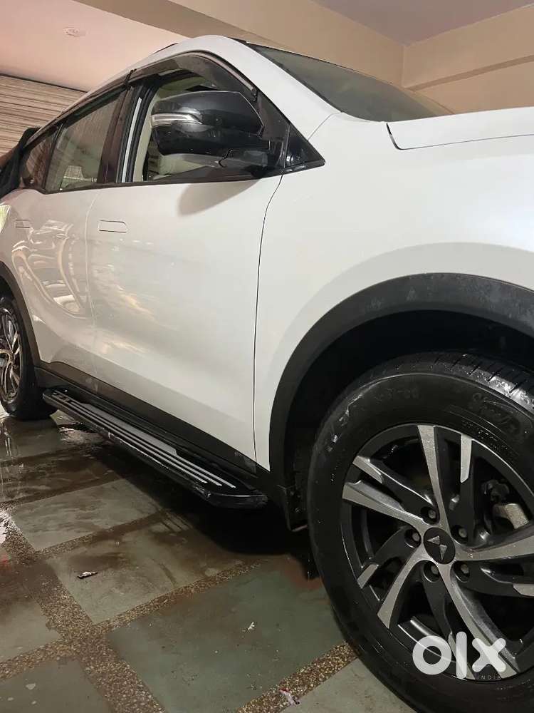 Mahindra Xuv700 2022 Petrol 22000 Km Driven