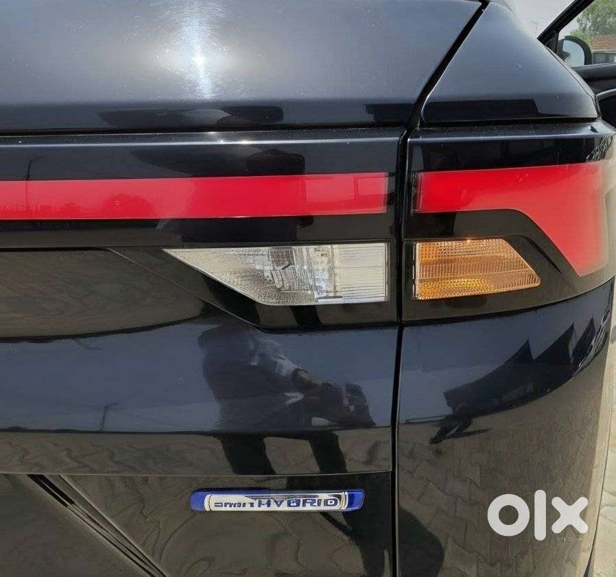 Maruti Suzuki Brezza 1.5 Zxi At Smart Hybrid Dual Tone, 2025, Petrol