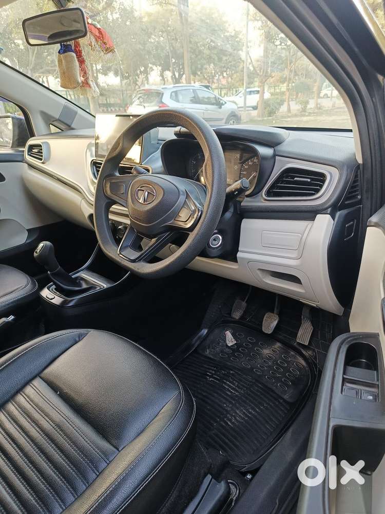Tata Altroz 1.2 Xe, 2021, Petrol