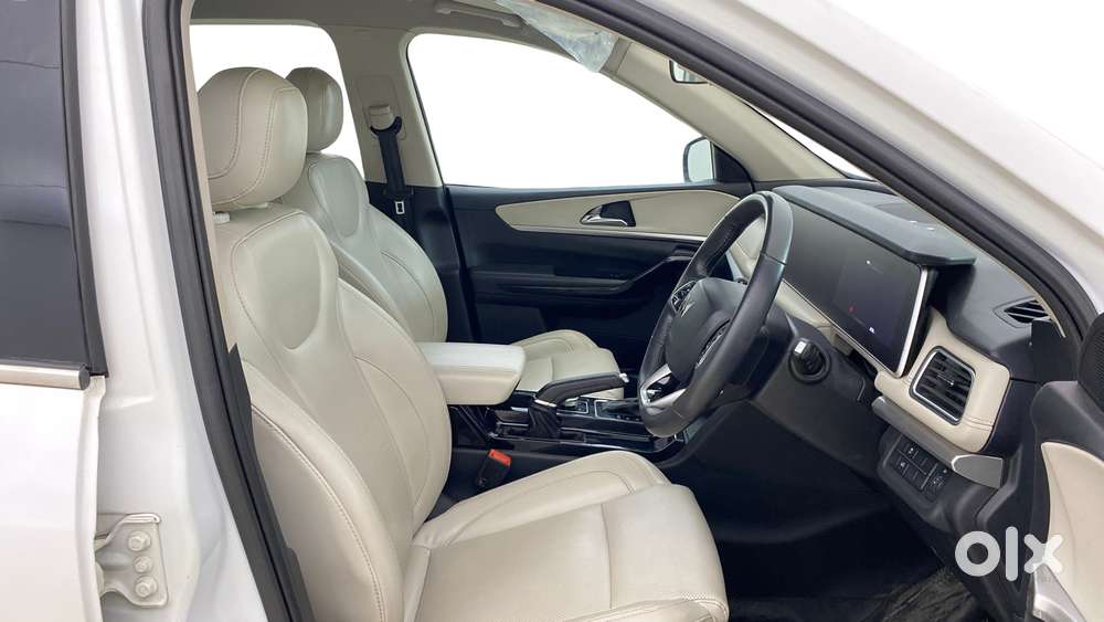 Mahindra Xuv700 2.0 Ax 7 Petrol At Str, 2021, Petrol