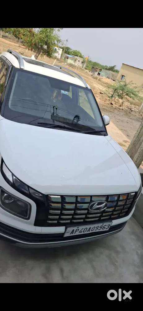 Hyundai New Venue 2023 Petrol 8999 Km Driven