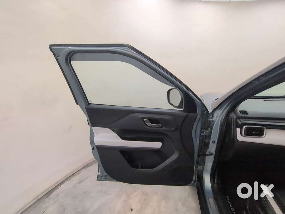 Tata Punch 1.2 Revotron Creative Amt Dual Tone, 2023, Petrol