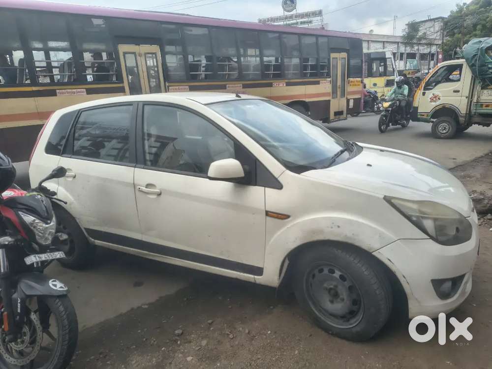 Ford Figo 2010 Petrol 122000 Km Driven