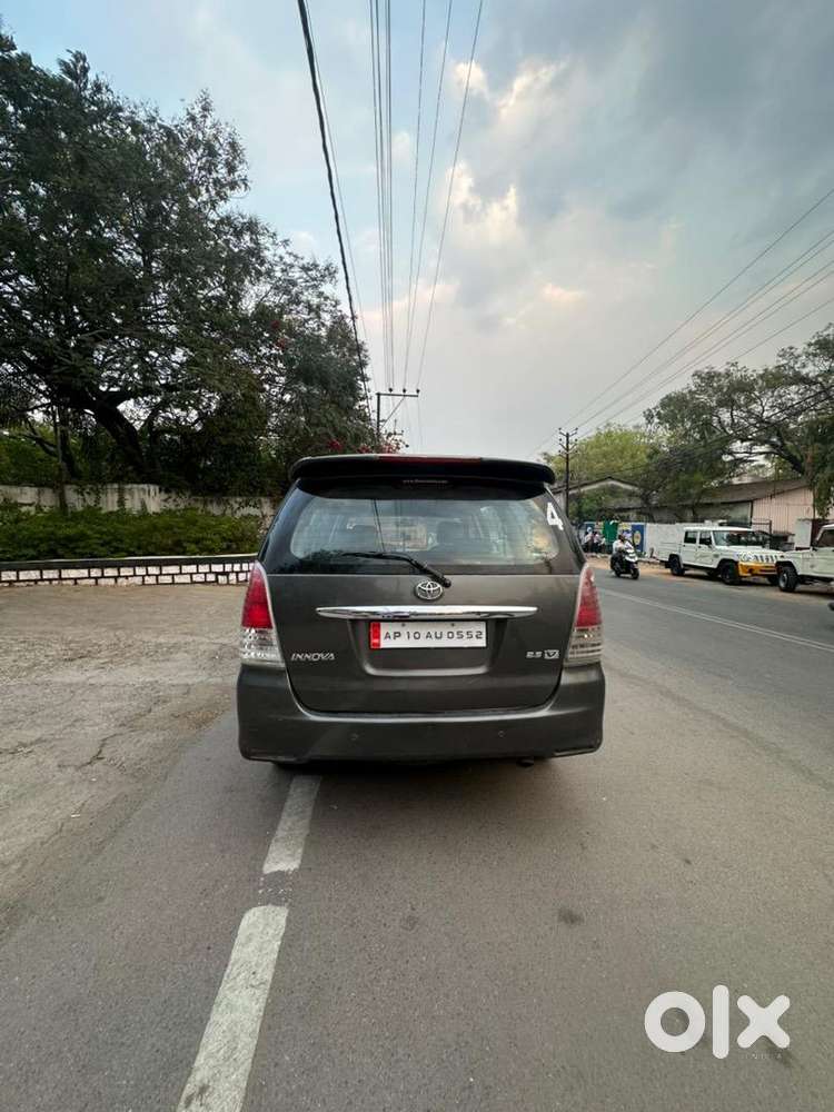 Toyota Innova 2011 Diesel Well Maintained