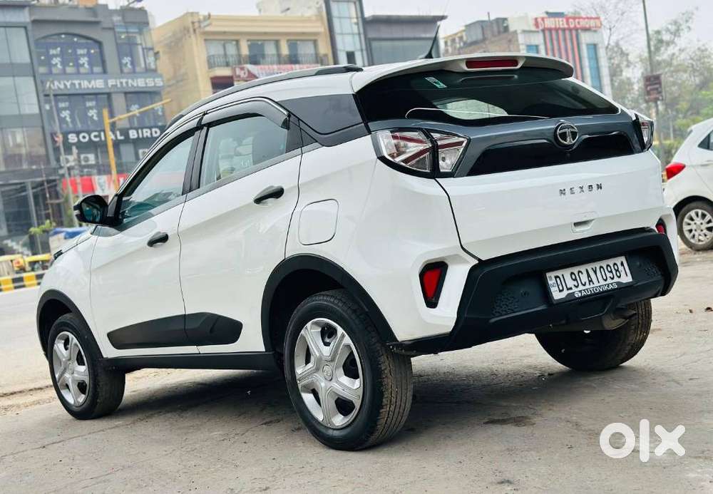 Tata Nexon 1.2 Revotron Xma Amt (s), 2022, Petrol