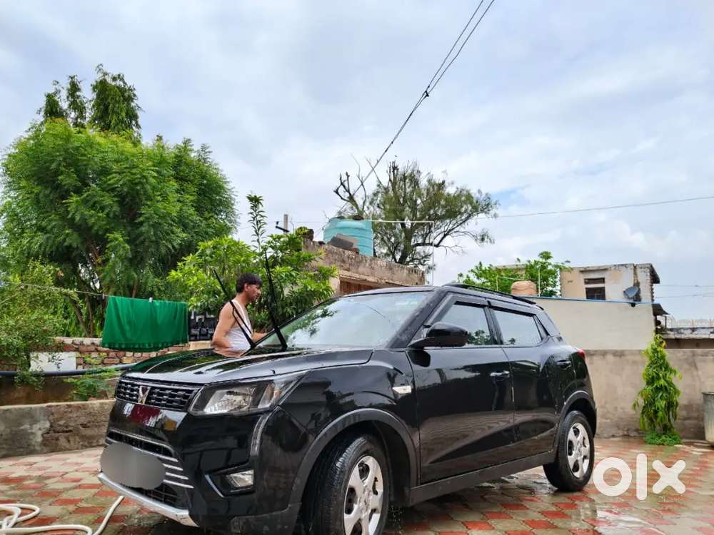 Mahanadra Xuv 300 Sunroof Nice Condition Car Ladi Parsan Use Car