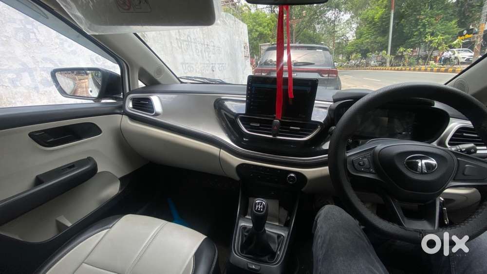 Tata Altroz 2025 Petrol 7500 Km Driven