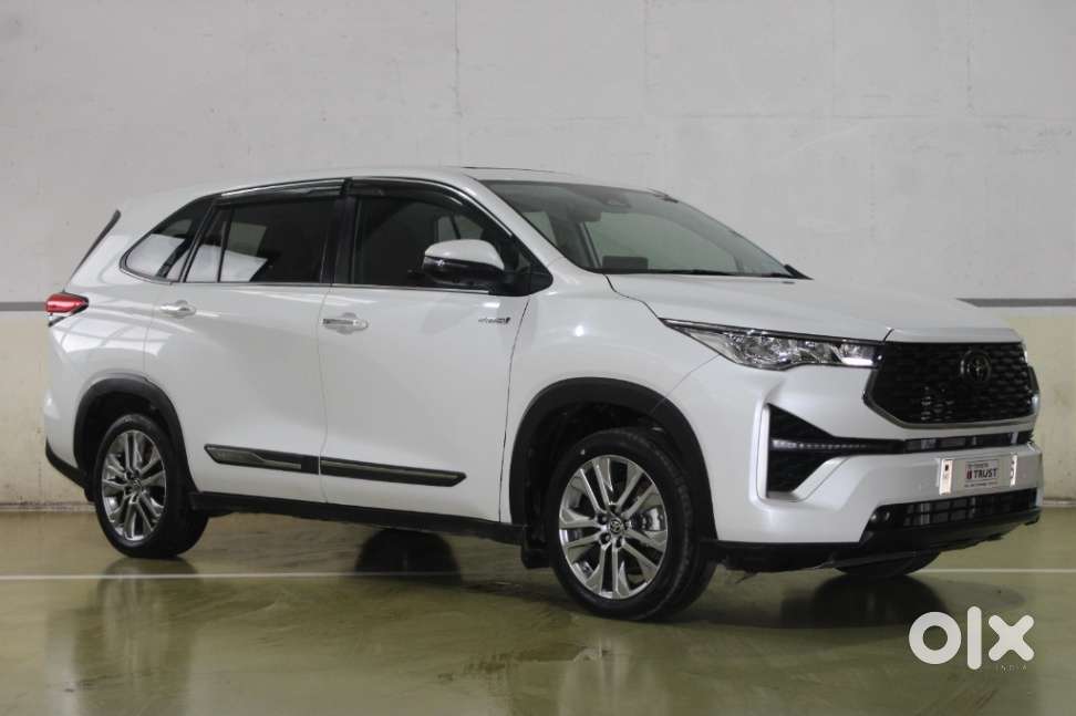 Toyota Innova Hycross 2.0 Zx (o) Hybrid 7 Str, 2023, Petrol