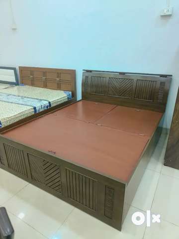 Lakri ka store bed