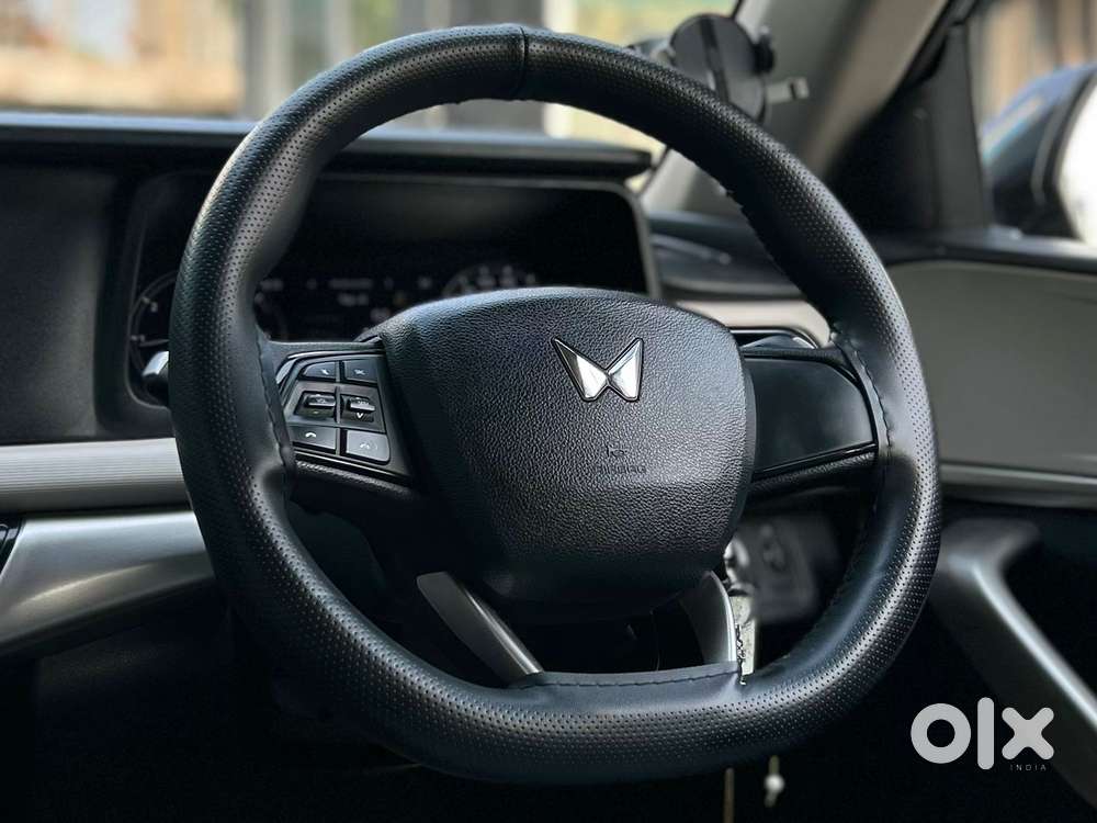 Mahindra Xuv700 Mx Petrol Mt 5 Str (e), 2024, Petrol