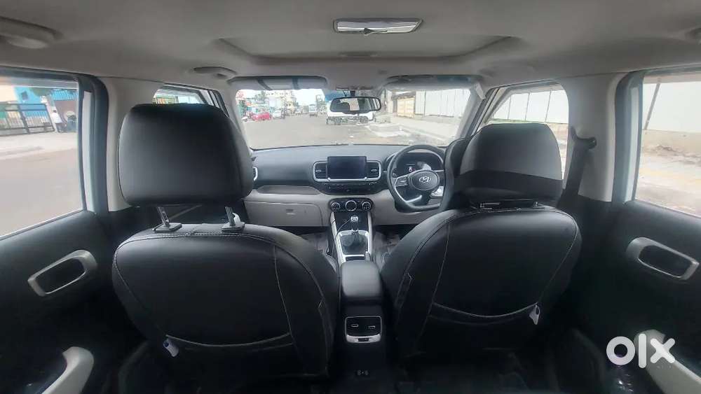 Hyundai Venue 2023 Petrol 18400 Km Driven