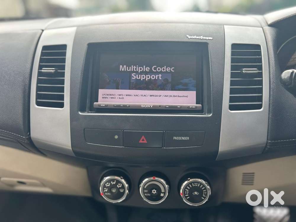 Mitsubishi Outlander Petrol 2011