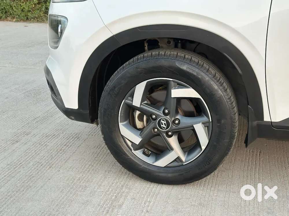 Hyundai Venue 2021 Petrol Well Maintained