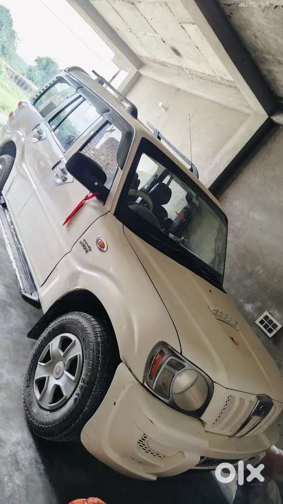 Mahindra Scorpio Diesel Automatic 2013 2nd