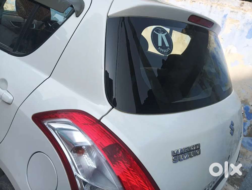 Arctic White Maruti Suzuki Swift 2017 Diesel 75000 Km Driven