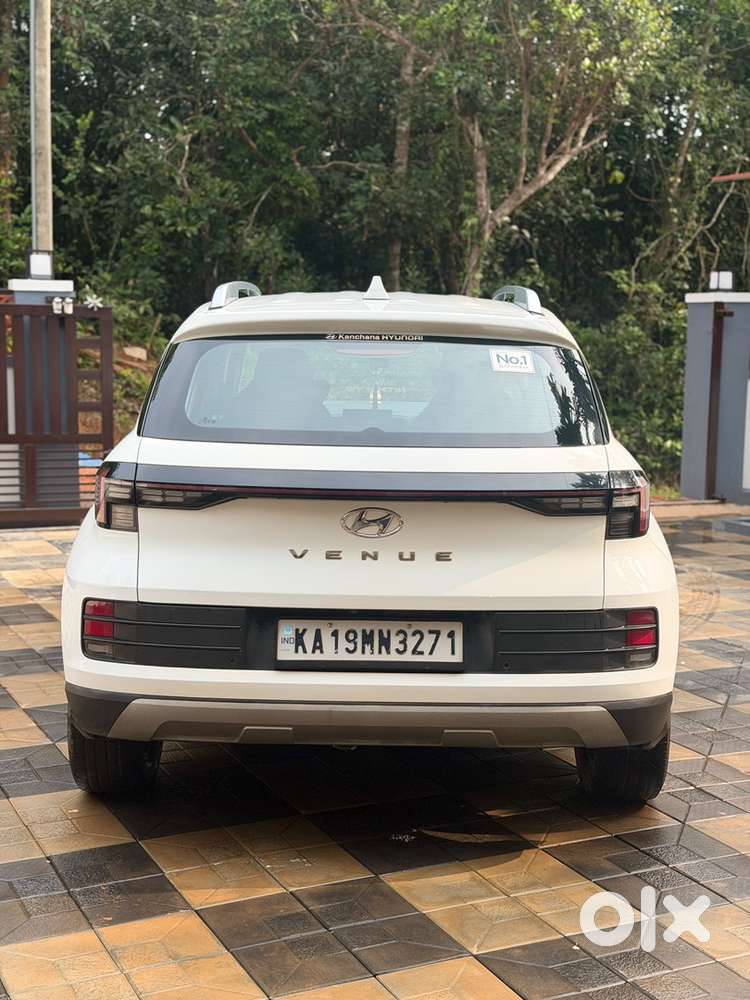 Hyundai Venue  Cng +petrol