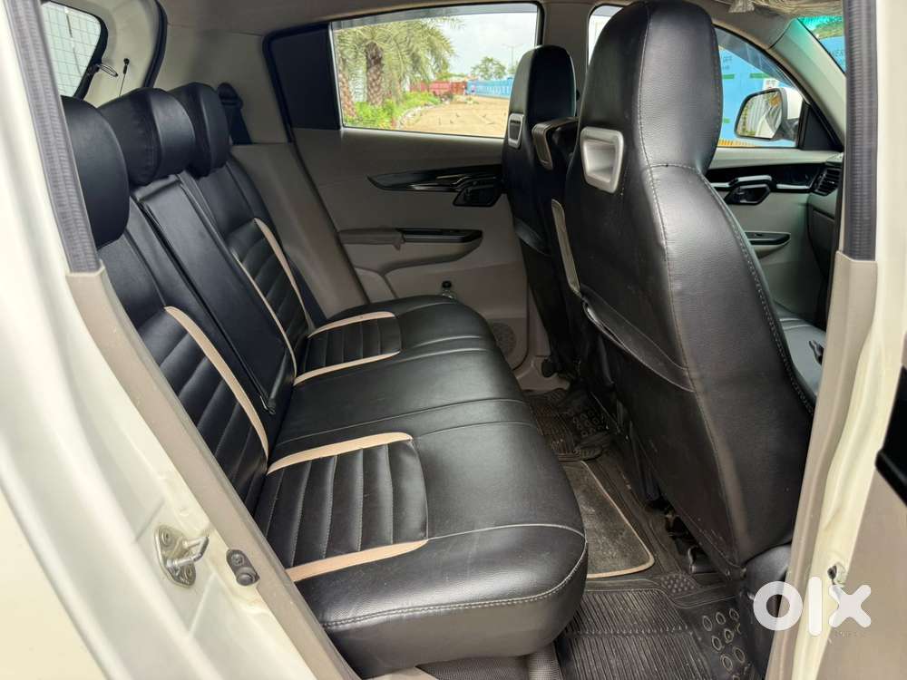 Mahindra Kuv 100 D75 K8 Dual Tone, 2016, Petrol