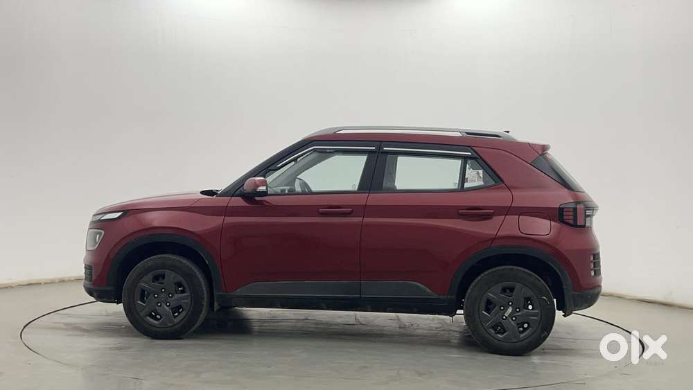 Hyundai Venue 1.2 S (o), 2024, Petrol